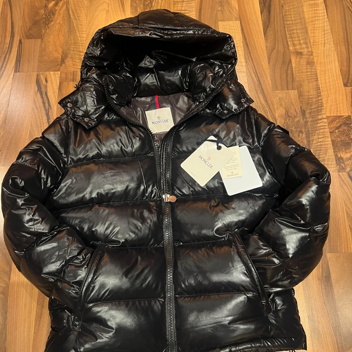 Svart pufferjacka från Moncler. Moncler maya - 91