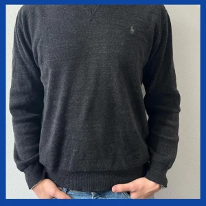 Mörkgrå tröja från Ralph Lauren - Ralph Lauren tröja i storlek M