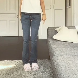 Lowwaist bootcut jeans  - Lowwaist bootcut jeans från zara i storlek S/36. Knappt använda!