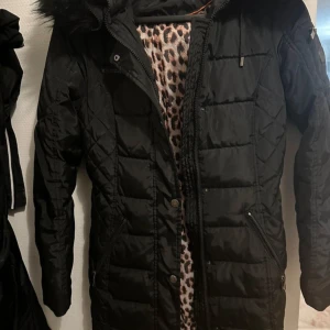 Vinter jacka  - Har bara använt den en termin, men den är fortfarande varm 