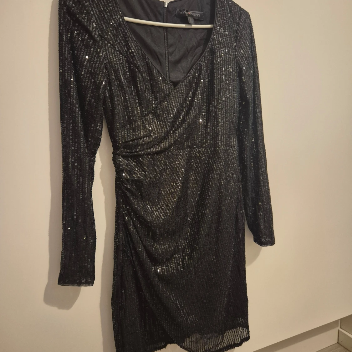 Svart glittrig klänning