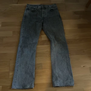 Gråa hope jeans - Hope jeans i perfekt skick, nästan aldrig använda. storlek 28