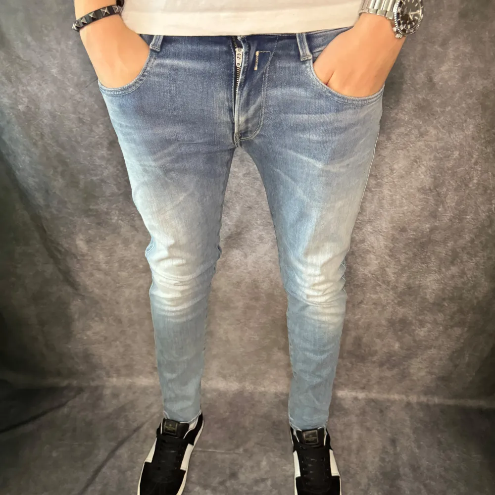 // Replay anbass hyperflex jeans | Storlek W31/L32 | Nypris runt 1800kr | Kontakta för fler frågor eller funderingar // Deluxecloset . Jeans & Byxor.