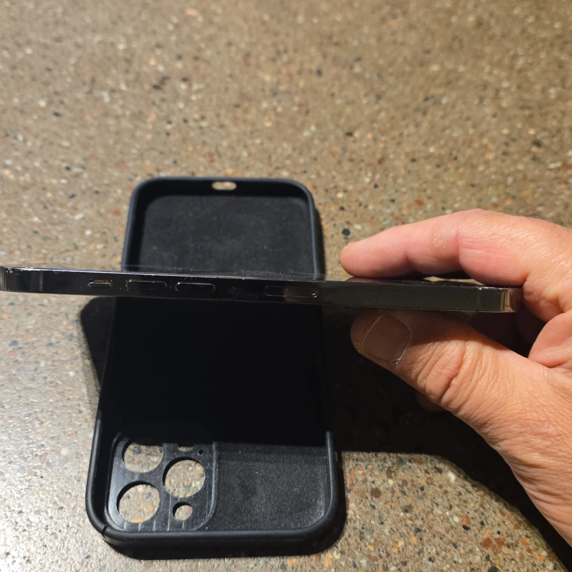 Svart iPhone med skal - 91