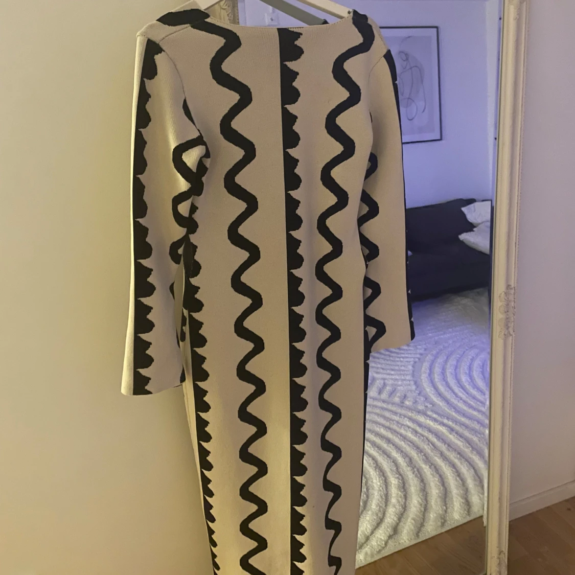 Trendig stickad klänning 