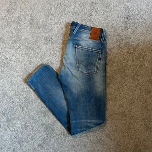 Replay Anbass Jeans - Replay anbass jeans till riktigt bra pris | Modell: Anbass | Storlek: 30/34 | Skick: 8/10 | Hör av dig vid ytterligare frågor🤝