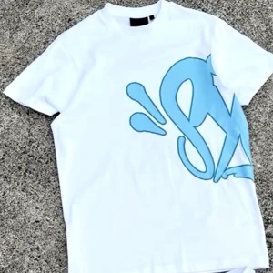 Syna world tröja - Helt ny. Jag köpte den men den passa inte mig  Kan sänkas vid snabb äffar 