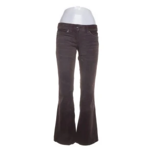 Manchesterbyxor  - Så himla höstiga bruna lågmidjade bootcut manchesterbyxor  Jättefina och i bra skick De är väldigt lågmidjade Typ strlk 27/28