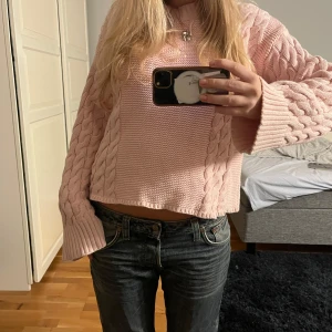 Stickad rosa tröja💗💗 - Såå himla fin stickad tröja med utsvängda armar🩷🩷