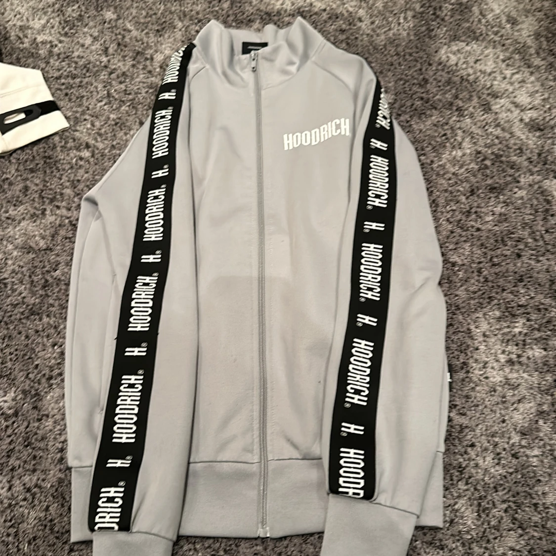 Grå kofta från Hoodrich