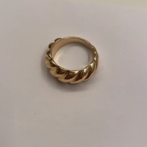 Guld ring - Guld ring köpt på Ullared, alldrig använd så inga defekter. 
