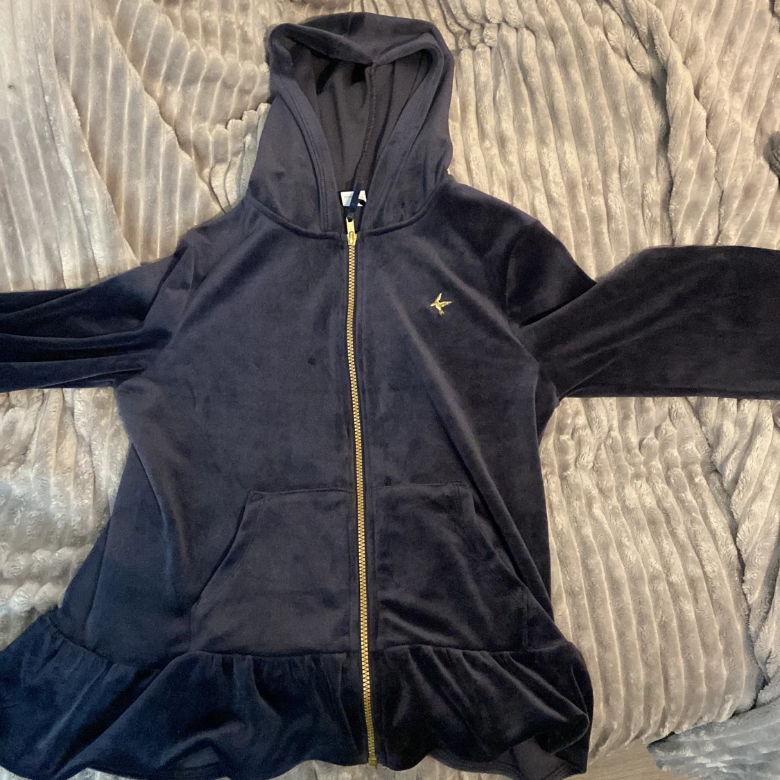 Mörkblå hoodie från Lindex