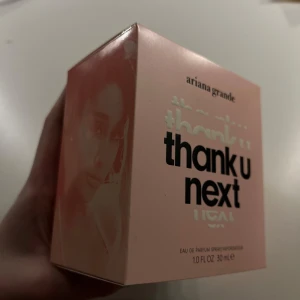 Ariana Grande Thank U Next Parfym - Säljer en Ariana Grande Thank U Next parfym, 30 ml. Original förpackning. Originalpris ~450kr