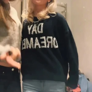 Stickad tröja - Sjukt snygg stickad tröja som är helt slutsåld!💞💞💞