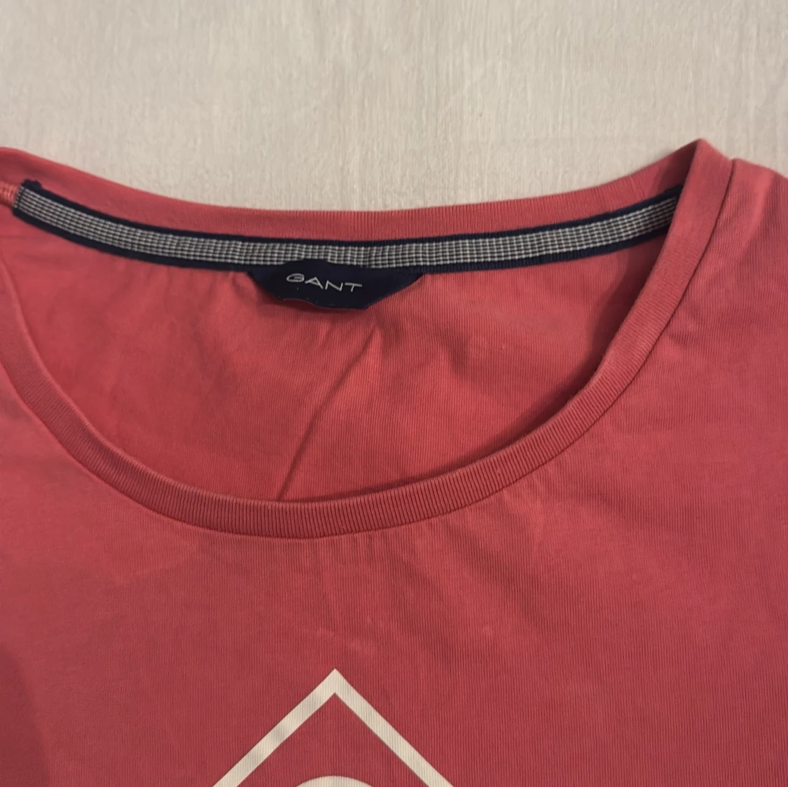 Rosa t-shirt från GANT - 91