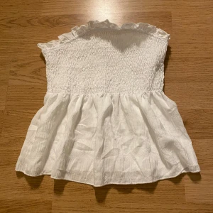 Vit sommartopp - Priset kan diskuteras 