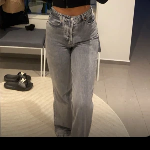 Grå jeans med hög midja/ Baggy jeans - Snygga grå jeans med hög midja och en straight passform🩶🩶🩶
