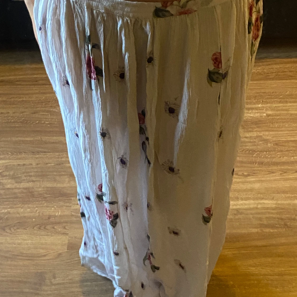 Långkjol med blommor