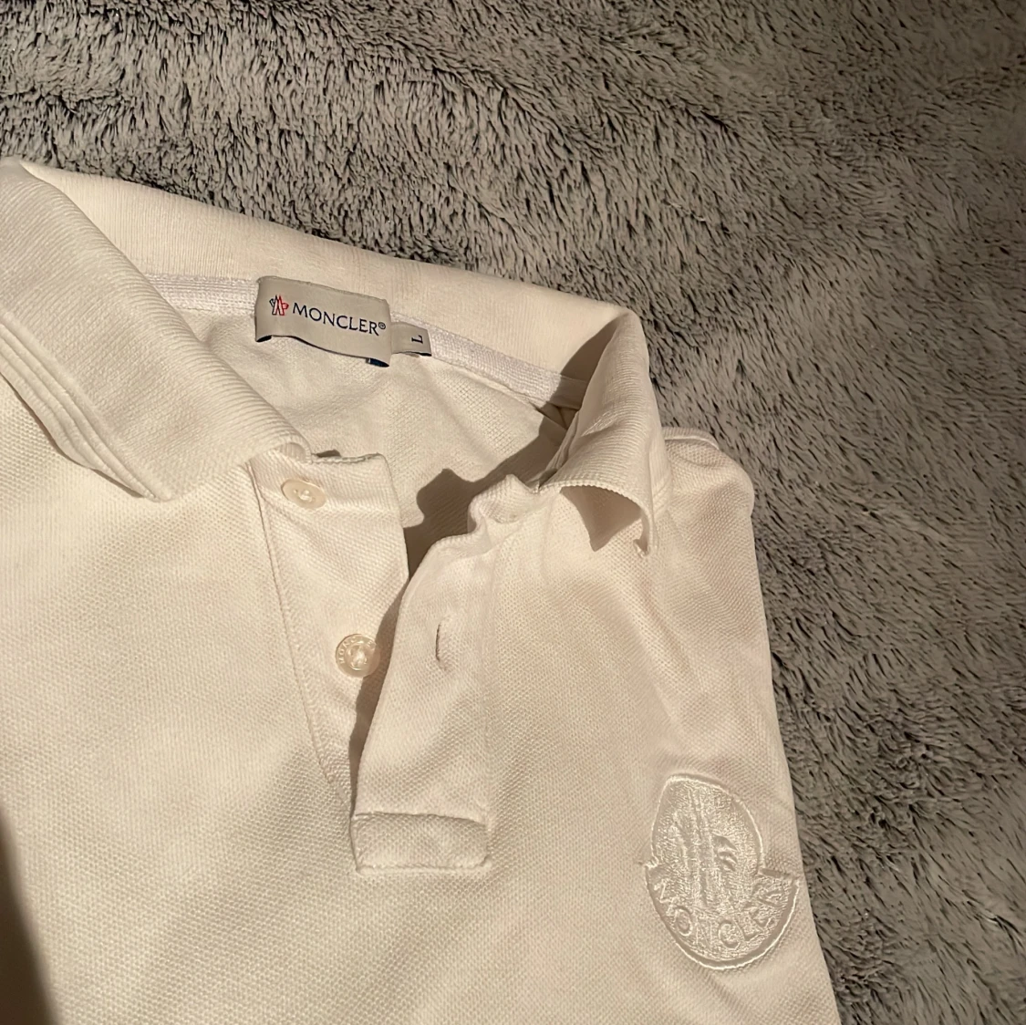 Vit pikétröja från Moncler - 90