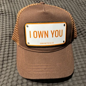 Helt ny John hater keps - En fet keps till våren med motivet i own you på, helt äkta och helt ny med tags, nypris cirka 995