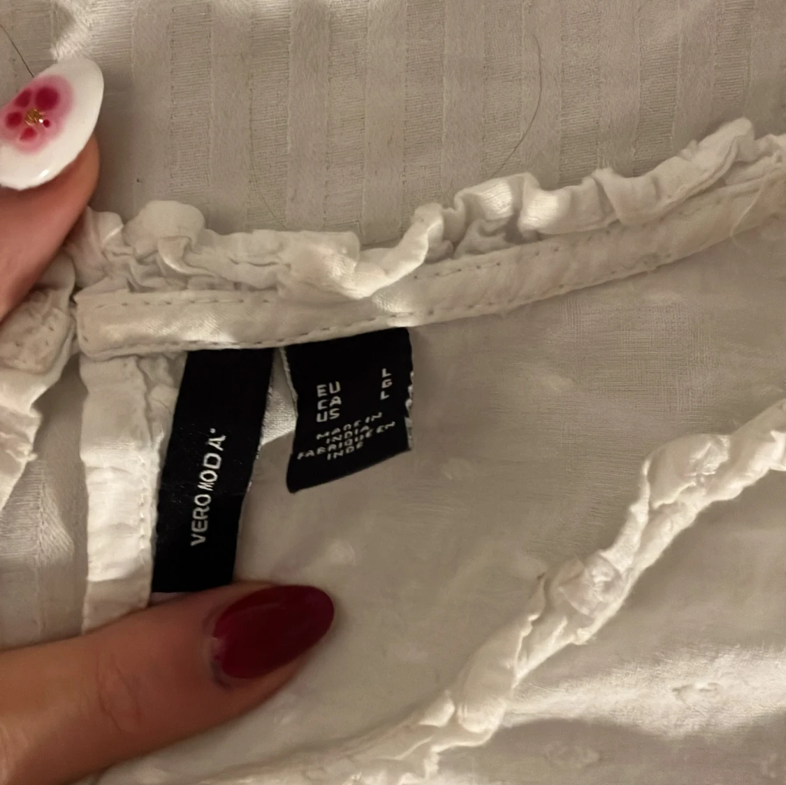 Stockholmsstil Vit blus från Vero Moda - 90