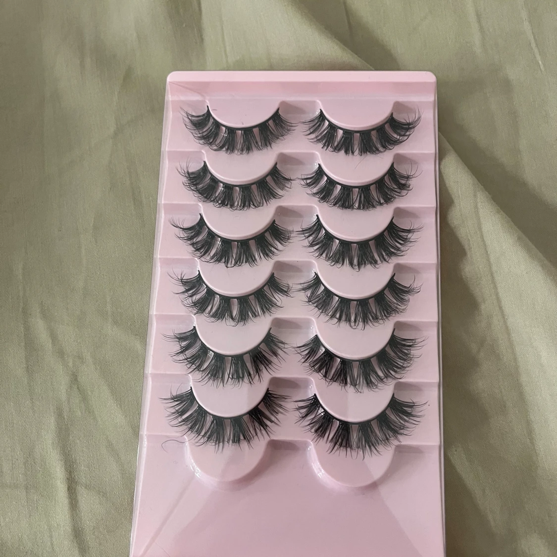 Svarta lösögonfransar i set