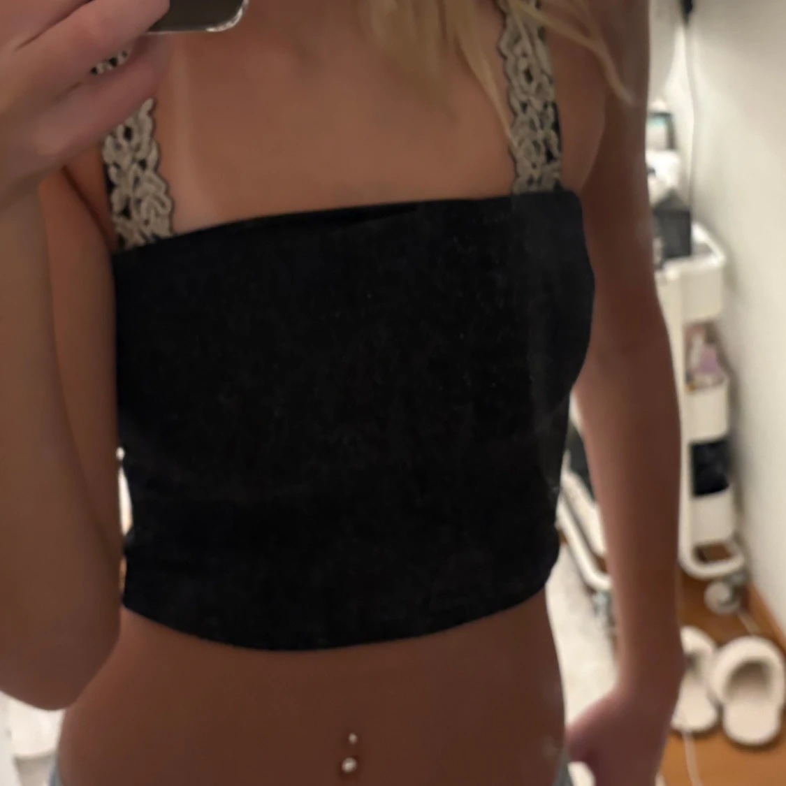 Svart glittrig tubtopp med spetsdetaljer - 90