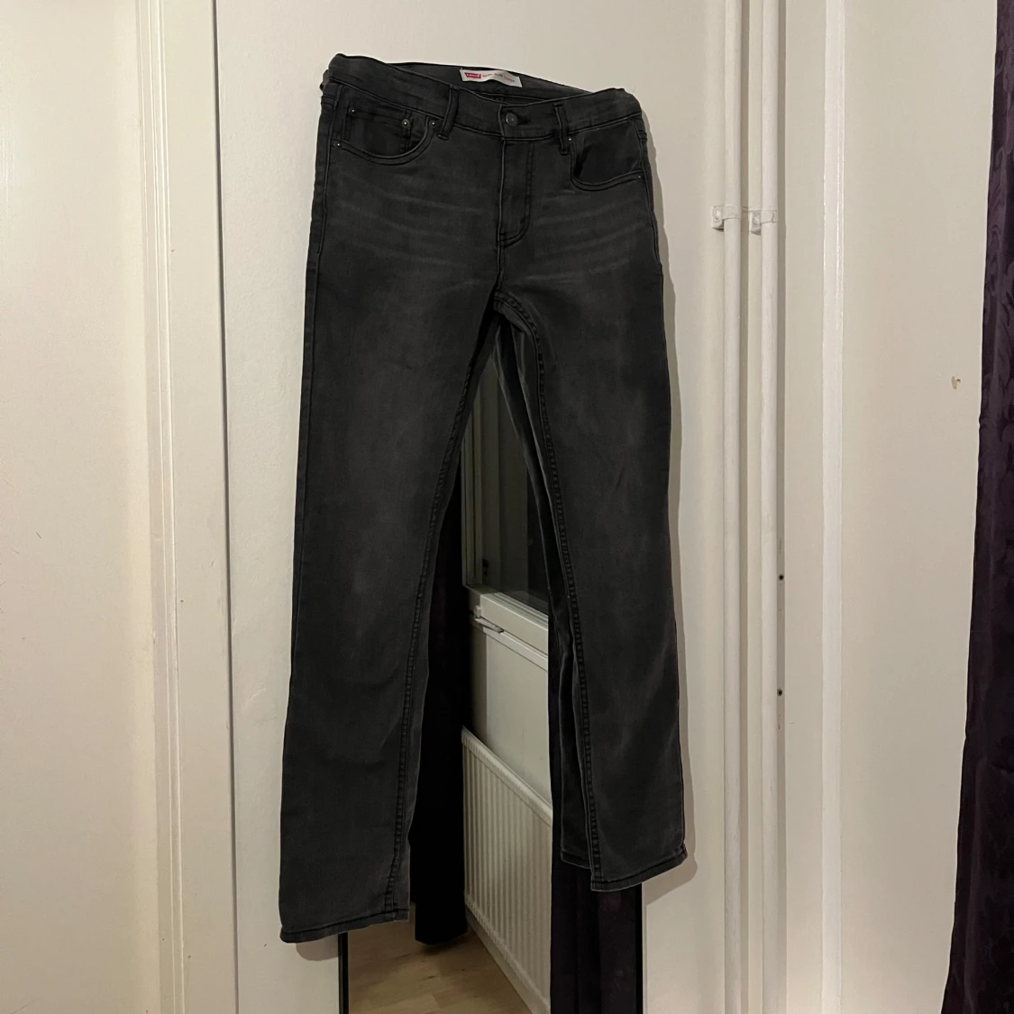 Grå levis jeans