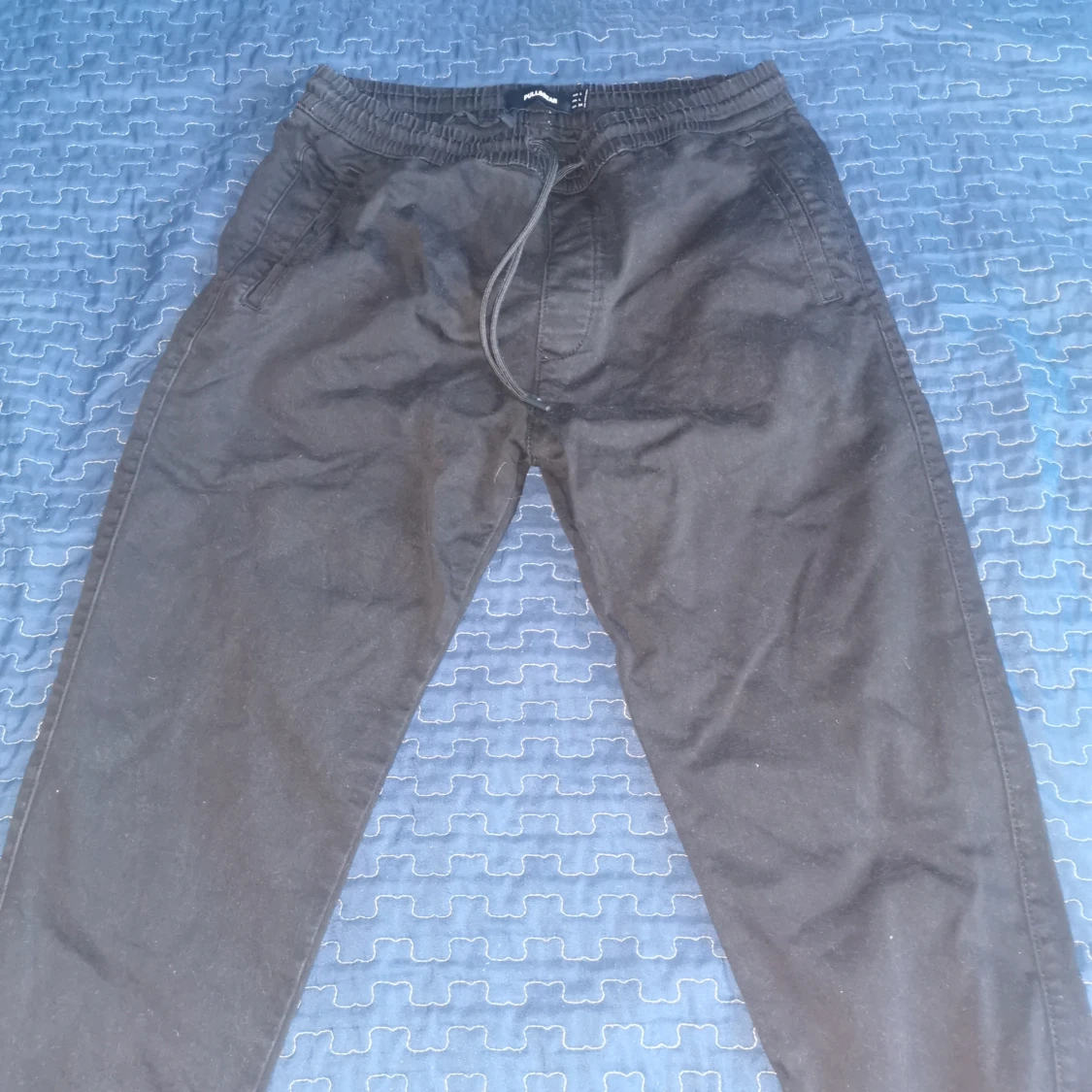 Svarta byxor från Pull&Bear - 90