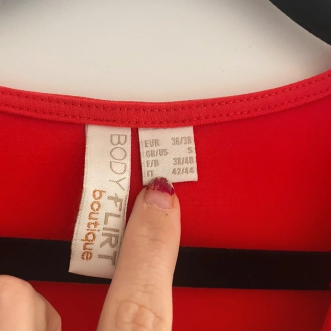 Röd klänning från Body Flirt - 90