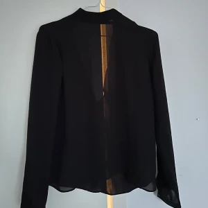 Svart blus - Superfin svart blus. 