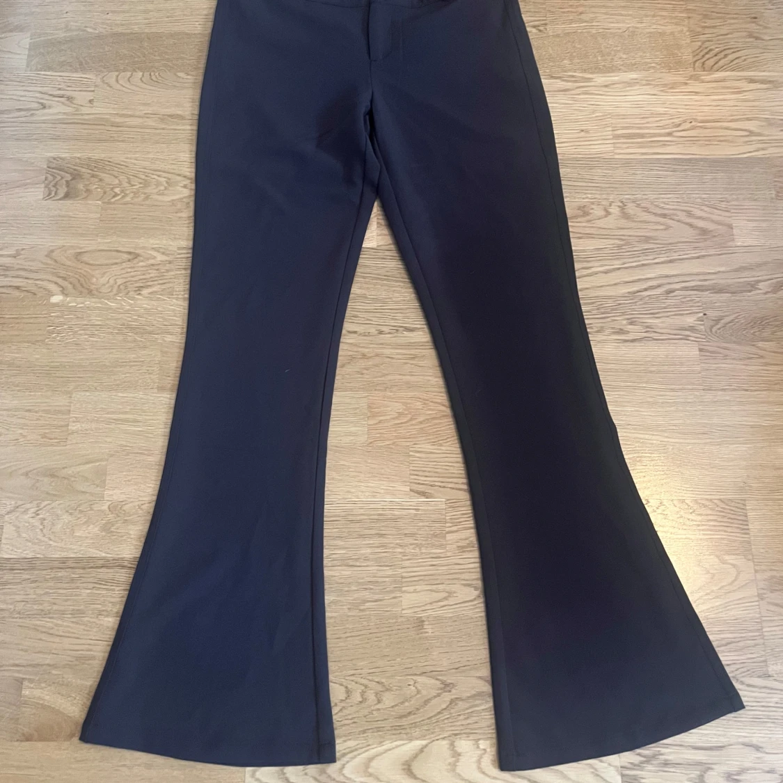 Kostymbyxor gina tricot