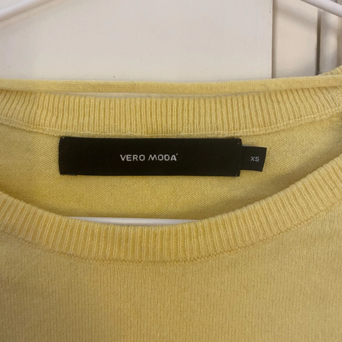 Gul tröja från Vero Moda - 91