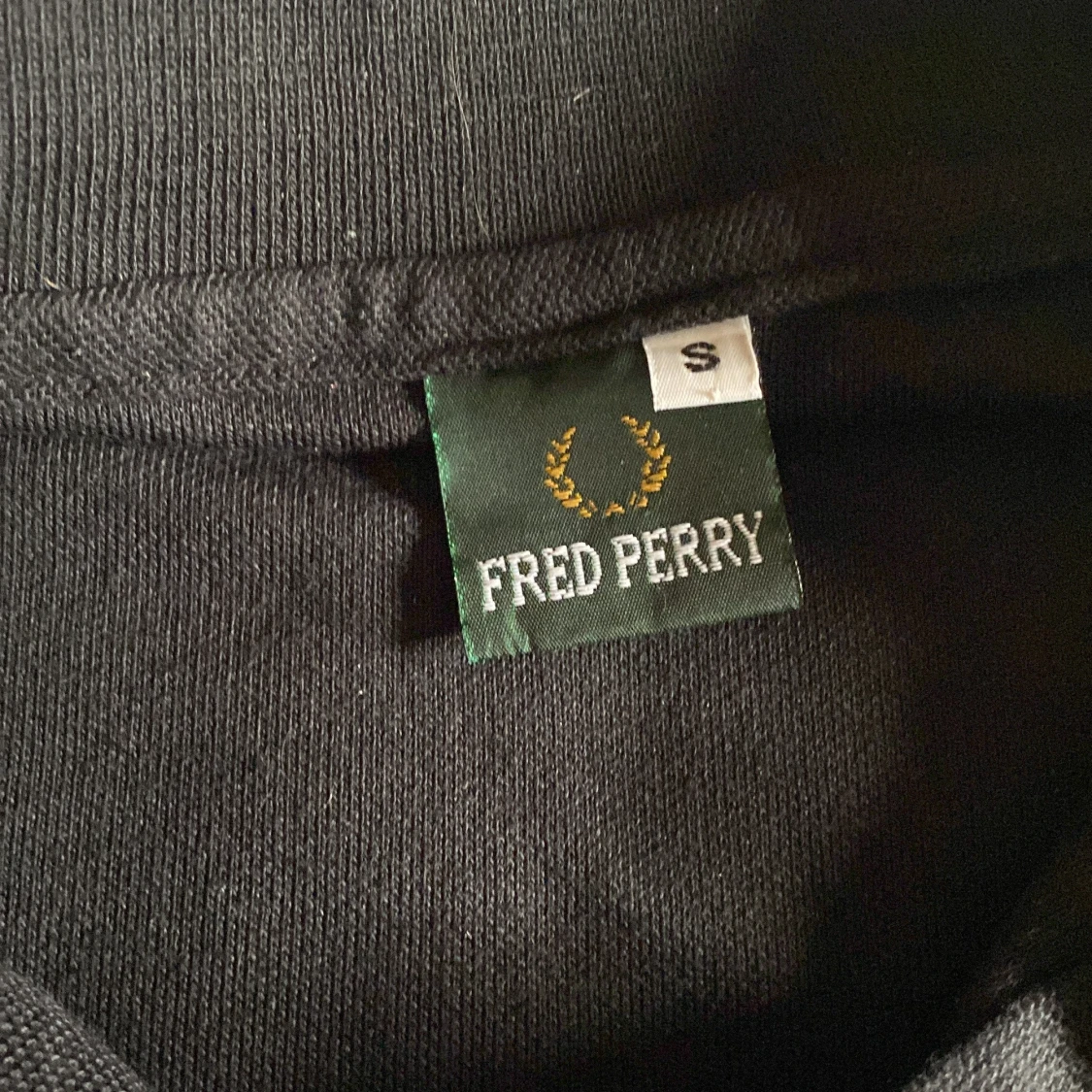 Svart pikétröja från Fred Perry - 90
