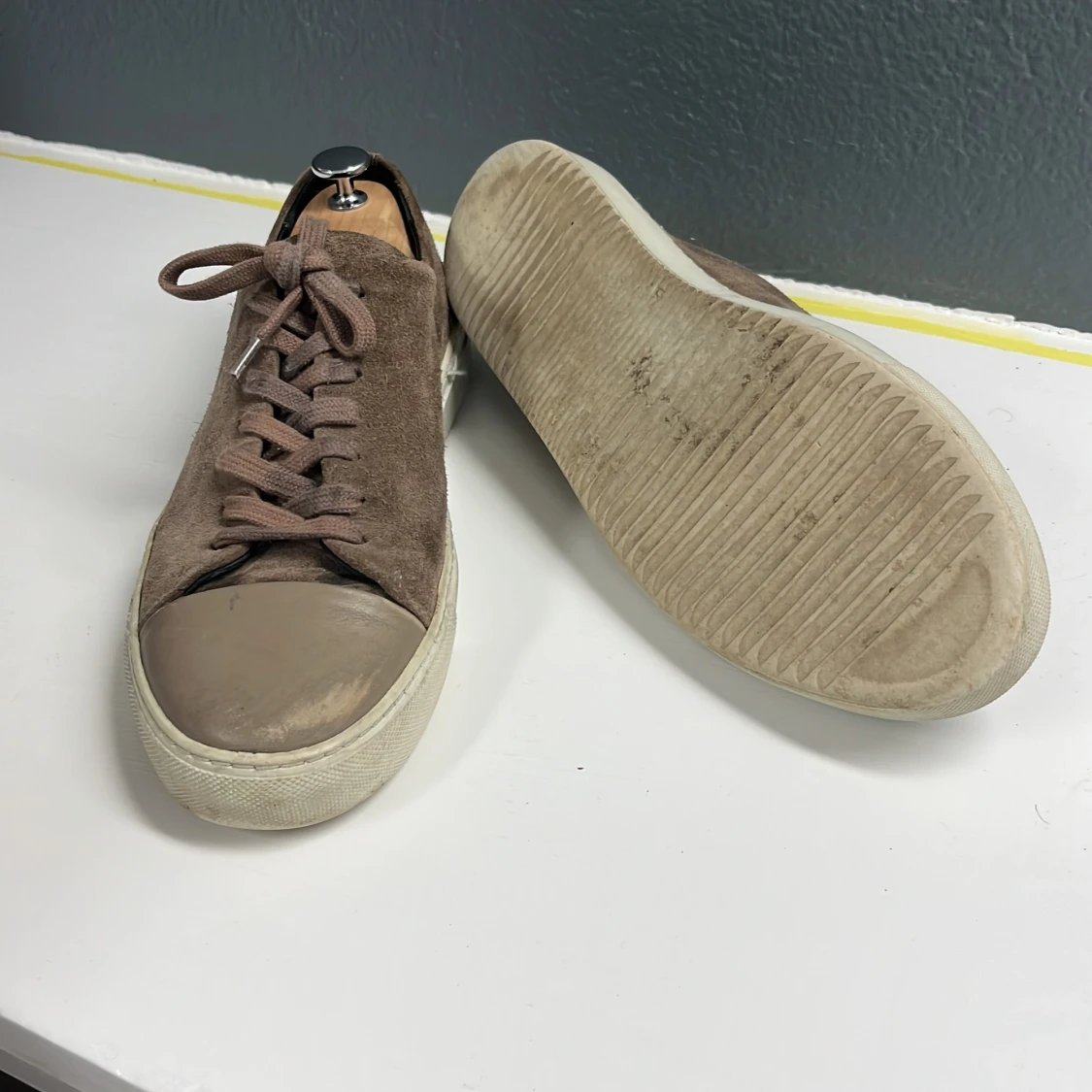 Bruna mockasneakers med snörning