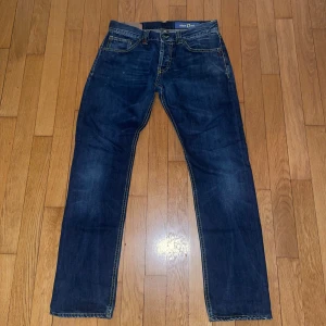 Dondup jeans - Blåa Dondup jeans. Storlek 33