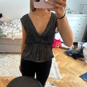 glitter topp - Glitter topp bikbok storlek XS/S