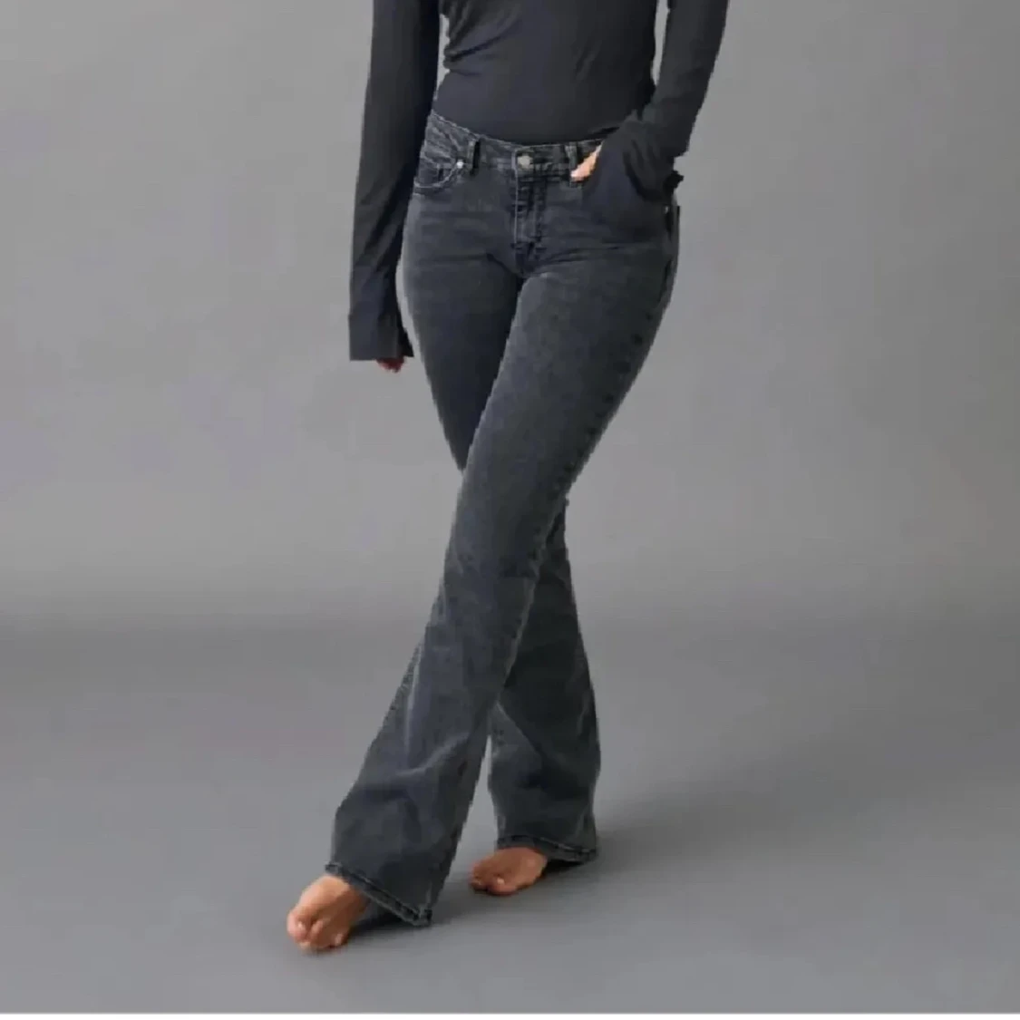 Svarta bootcut jeans från Gina - 90