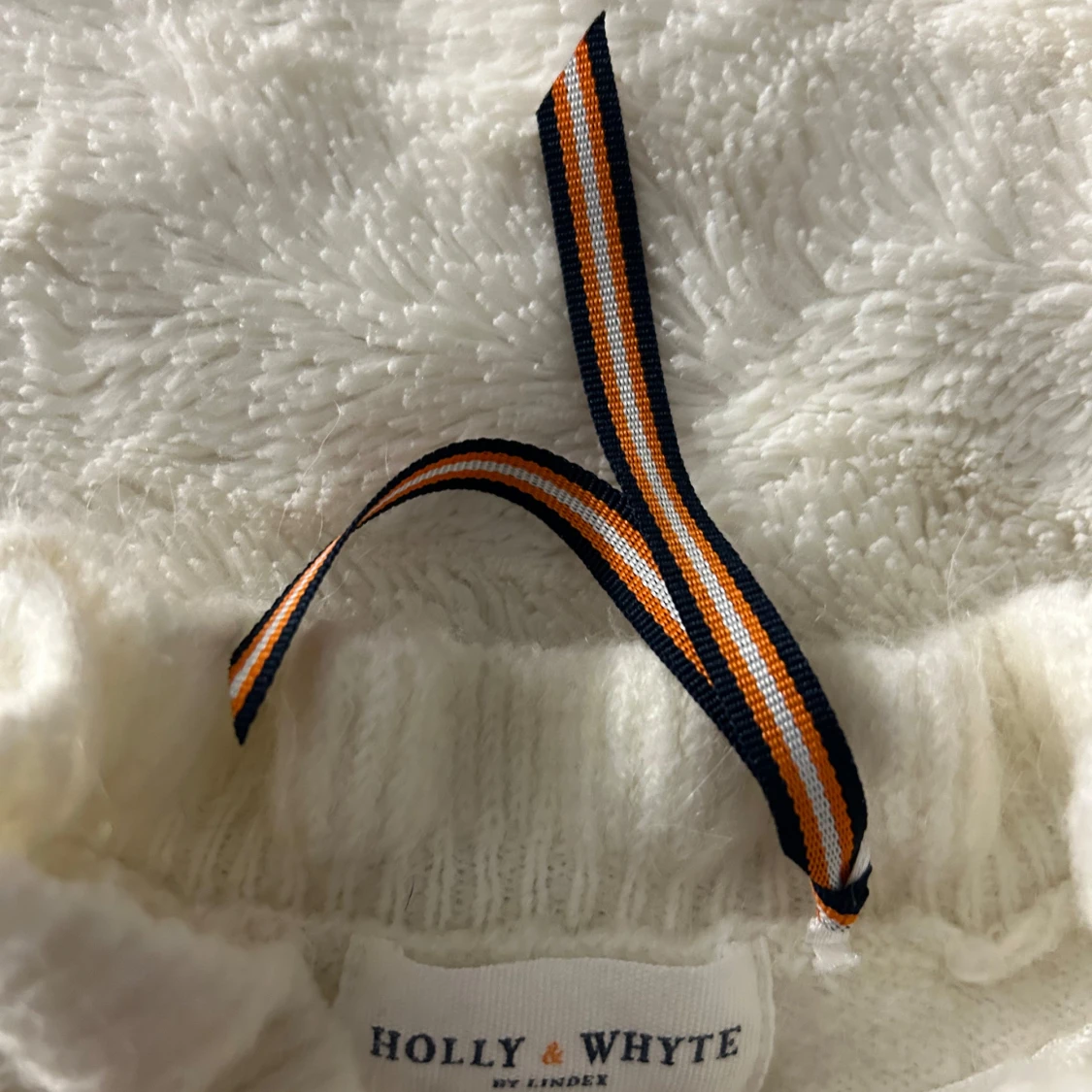 Vit stickad tröja från Holly & Whyte - 90