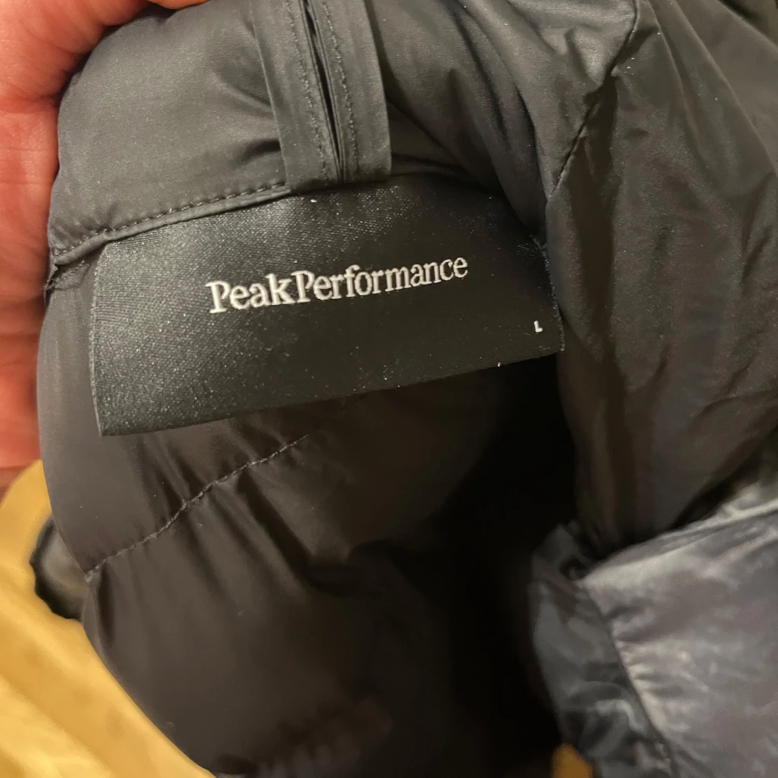 Svart dunjacka från Peak Performance - 91