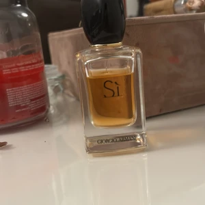 Si Armani parfym  - Si Armani parfym använd lite av den 50 ml 