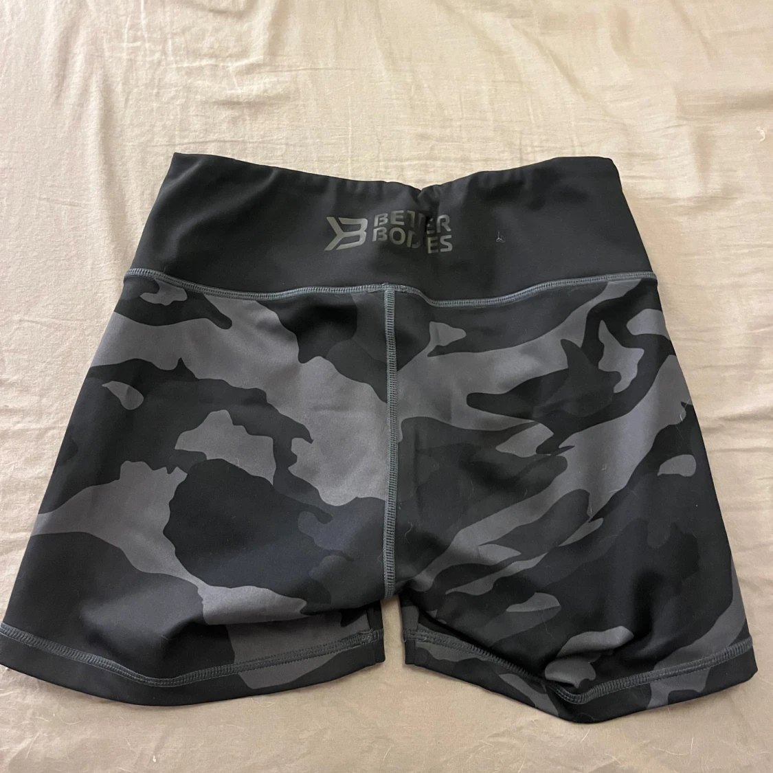 Camouflage träningsshorts från Better Bodies - 90