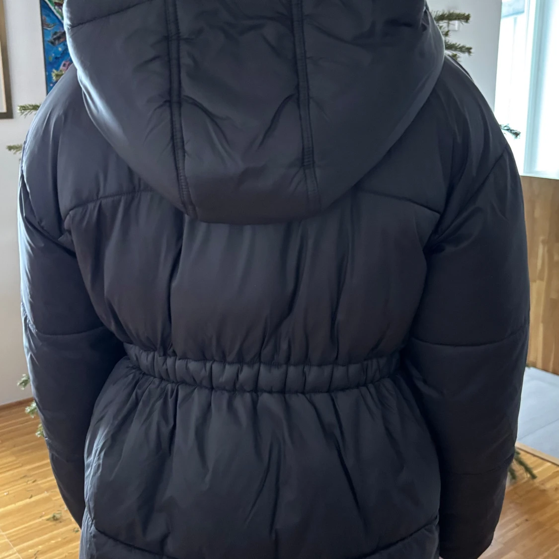 Svart vinterjacka med huva - 90