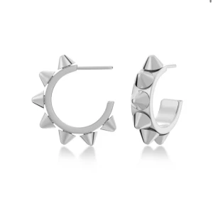 Silvriga örhängen med nitar - Trendiga silver örhängen från Edblad💕 säljer pågrund av att de inte används längre, nypris 399kr💞💕 köparen står för frakt! Pris kan diskuteras