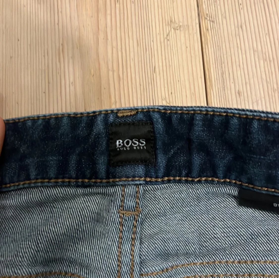 Mörkblå jeans från Hugo Boss - 90