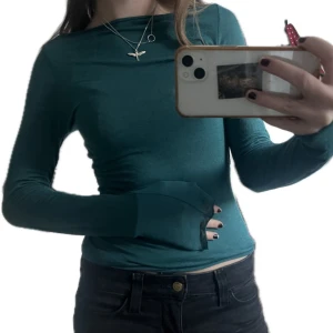 Blå/grön långärmad topp - Supersnygg långärmad intimissimi tröja i blå/grön färg! Använd några gånger men inga tydliga defekter (skriv för bilder etc!!) 