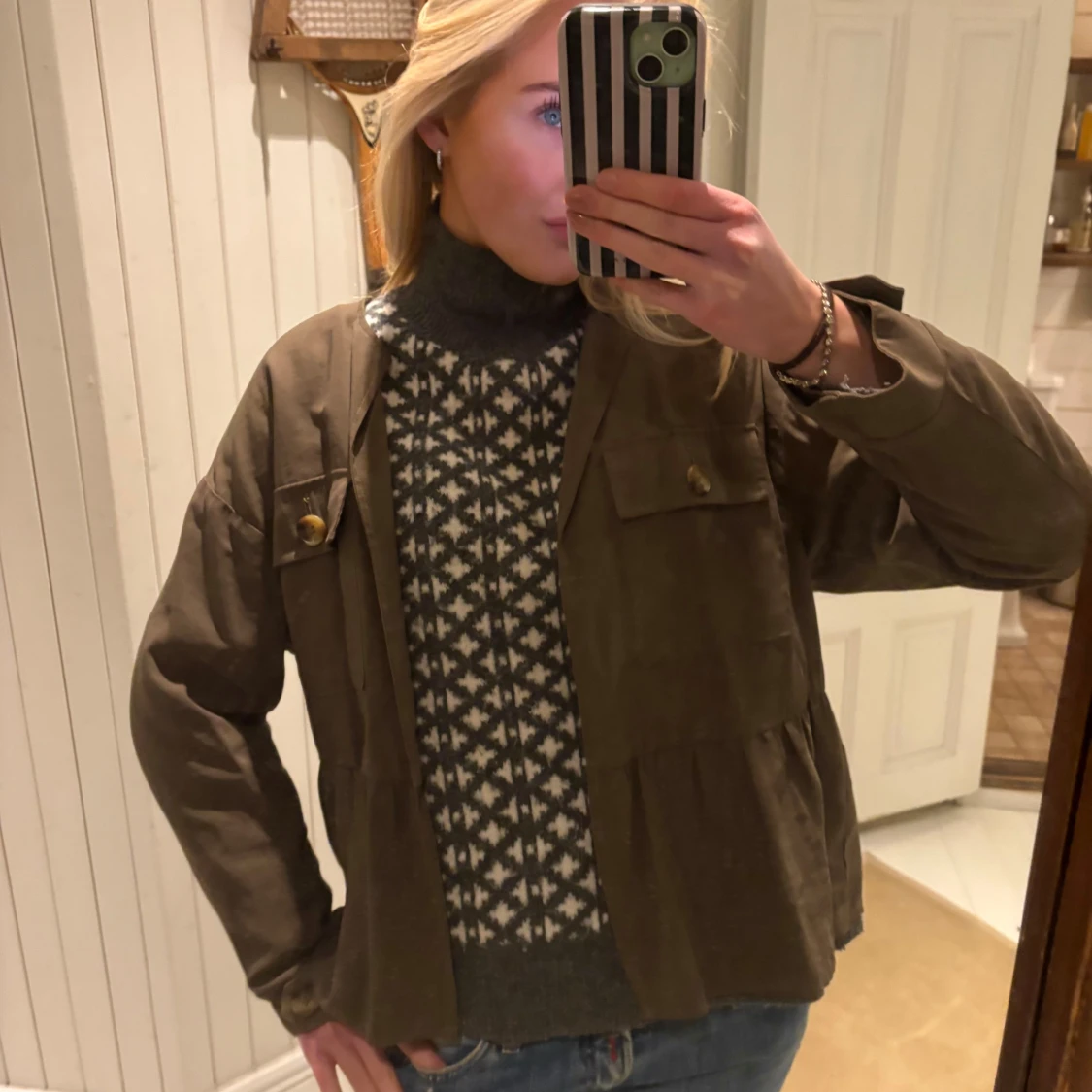 Olivgrön tunn jacka