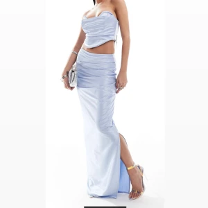 Ljusblått sett - Ett helt nytt ljusblått sett, helt oöppnad, förpackning och inplastningen är kvar. Beställde två olika storlekar och kan inte längre returnera dennna storlek.