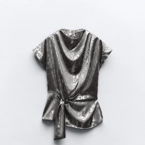 Festlig topp! - Super snygg fest topp som tyvärr inte kommer till användning💕  Aldrig använd 