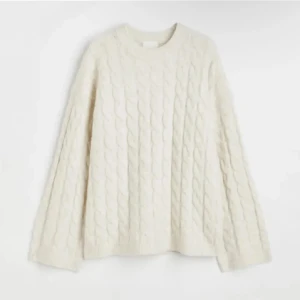 Stickad tröja - Säljer denna fina stickad tröjan! Bra skick! Pris kan diskuteras vid snabb affär💕